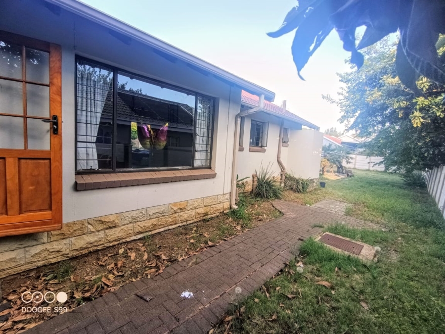 4 Bedroom Property for Sale in Langenhovenpark Free State